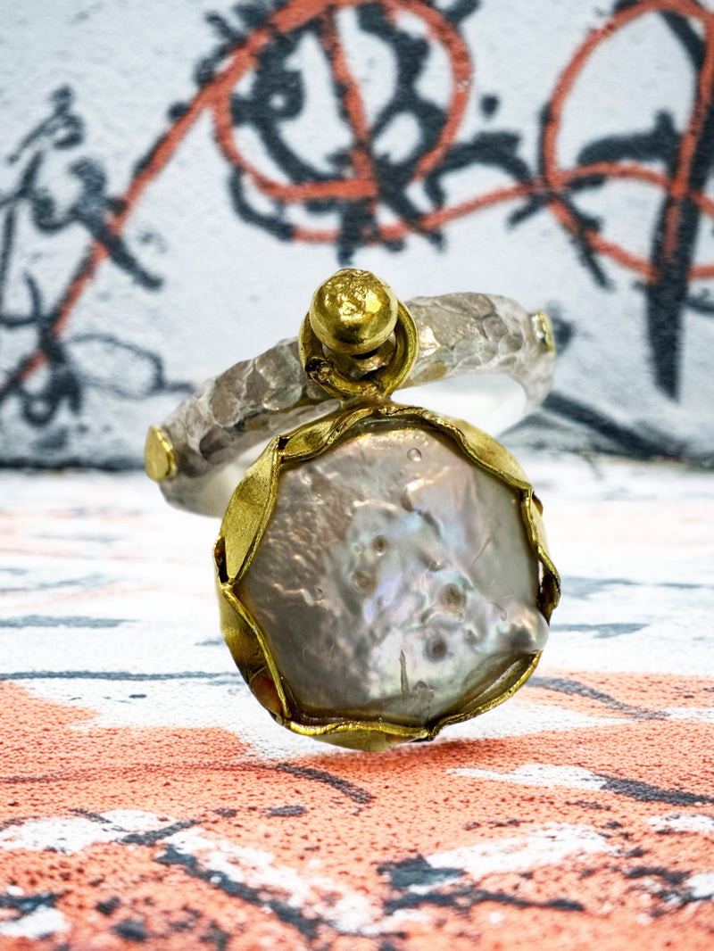 Handmade Two-Tone Spinning Pearl Ring – Size 8