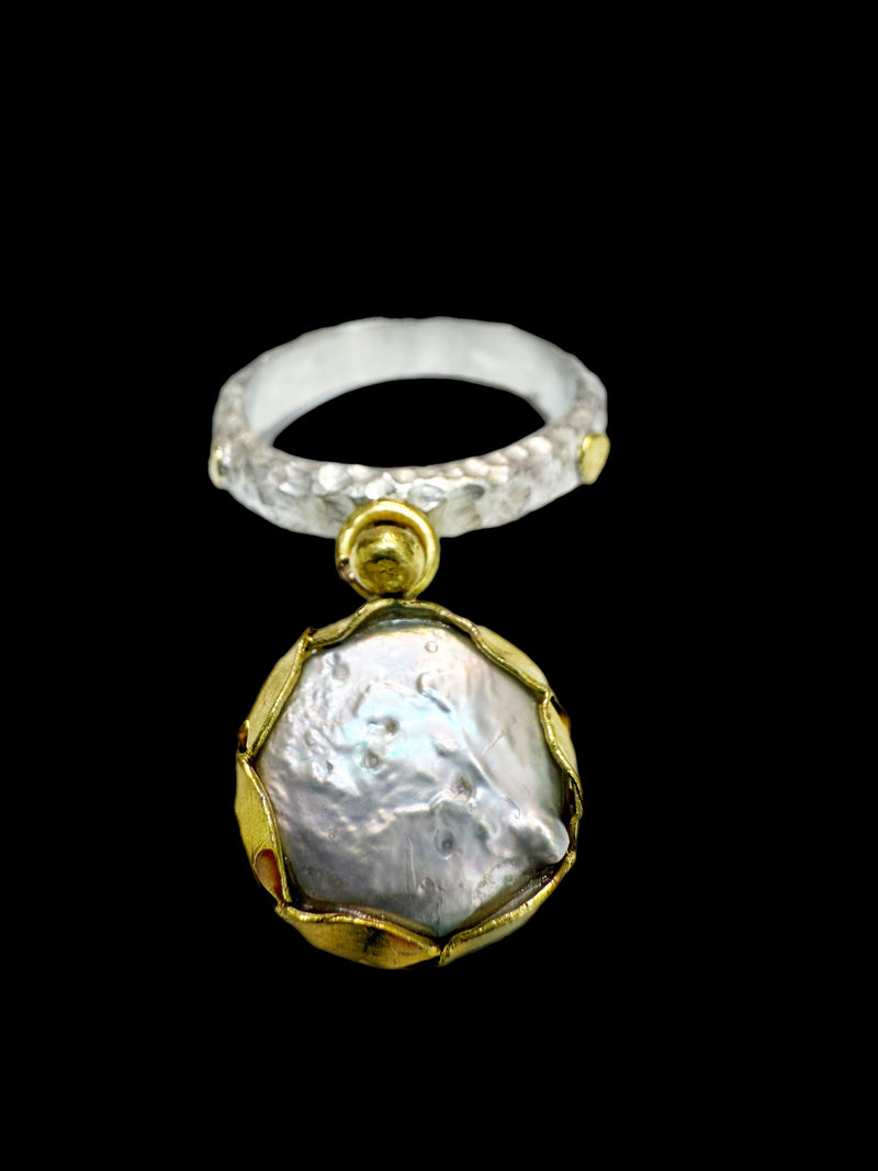 Handmade Two-Tone Spinning Pearl Ring – Size 8