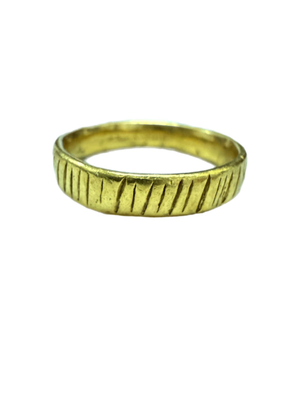 22K Handmade Serrated Gold Band – 4mm Stacking Ring