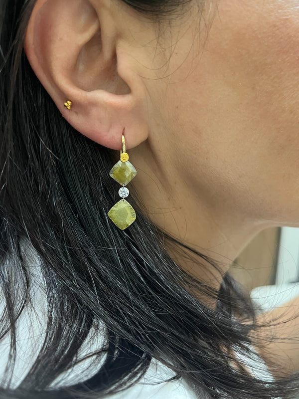 Unbothered Chic – One-of-a-Kind Natural Diamond Drop Earring