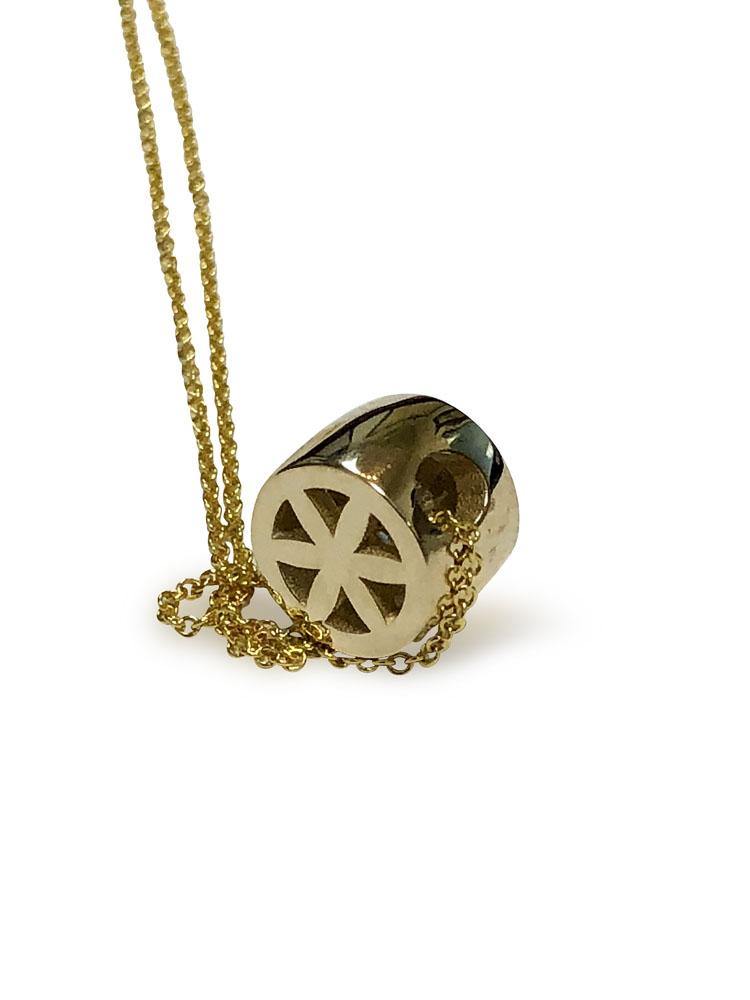 Cubic_Zirconia_Gold_Pendant.